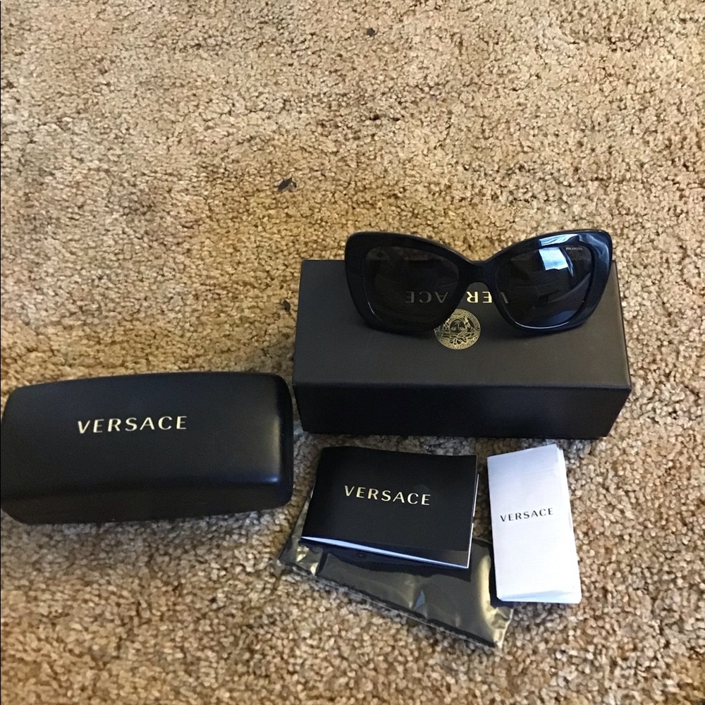 Versace 4305Q Sunglasses Black